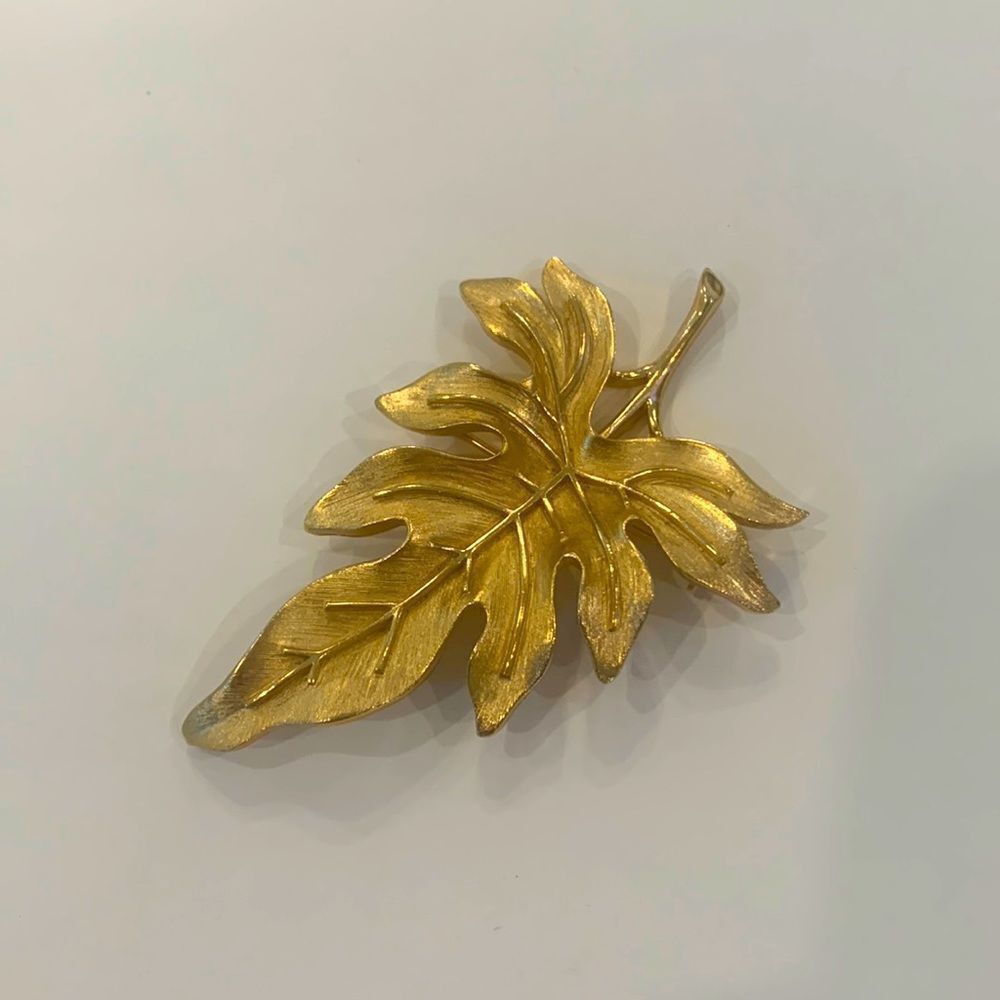 Vintage Trifari Gold Leaf Brooch